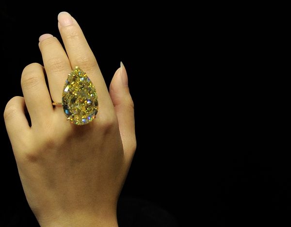 pear-shaped yellow diamond