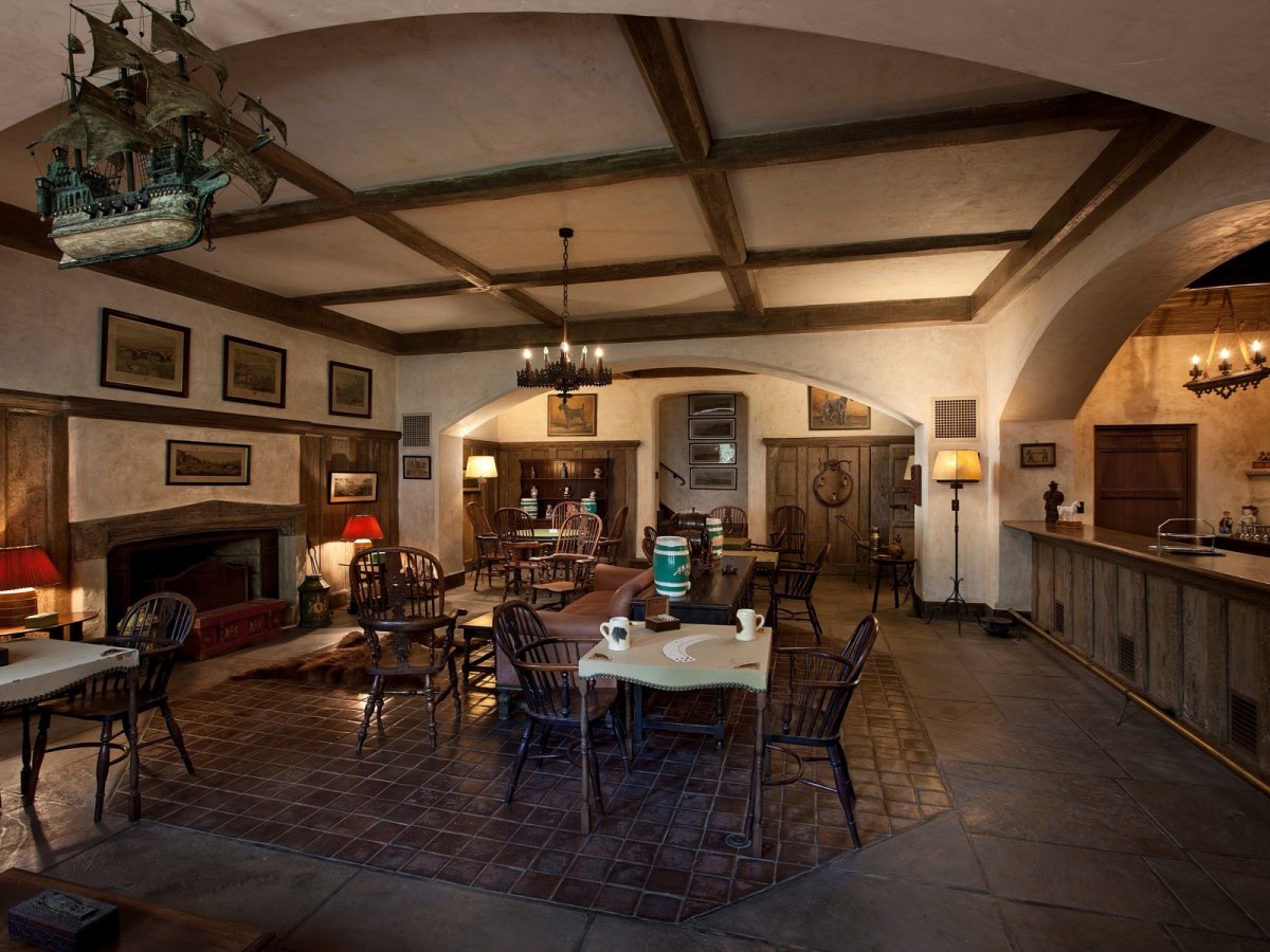 English-style pub