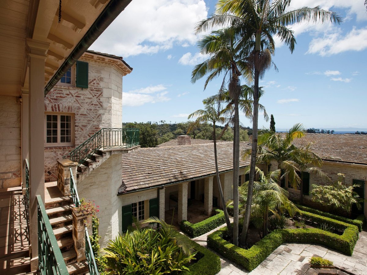 Rancho San Carlos courtyard