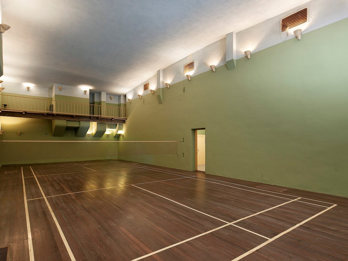 badminton court 