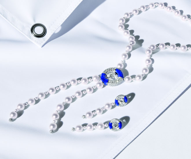 "Precious Float" necklace and earrings in 18K white gold, diamonds, Japanese cultured pearls and lapis lazuli - Chanel "Flying Cloud" high jewelry collection. © CHANEL Haute Joaillerie