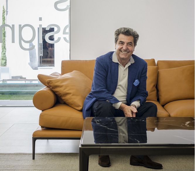 Antonio Citterio on the "Atoll" sofa designed for B&B Italia. Image: B&B Italia.