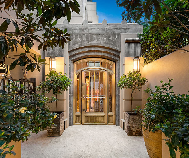 The 1/32 Grange Road Toorak Residence Showcases Immaculate Art Décor