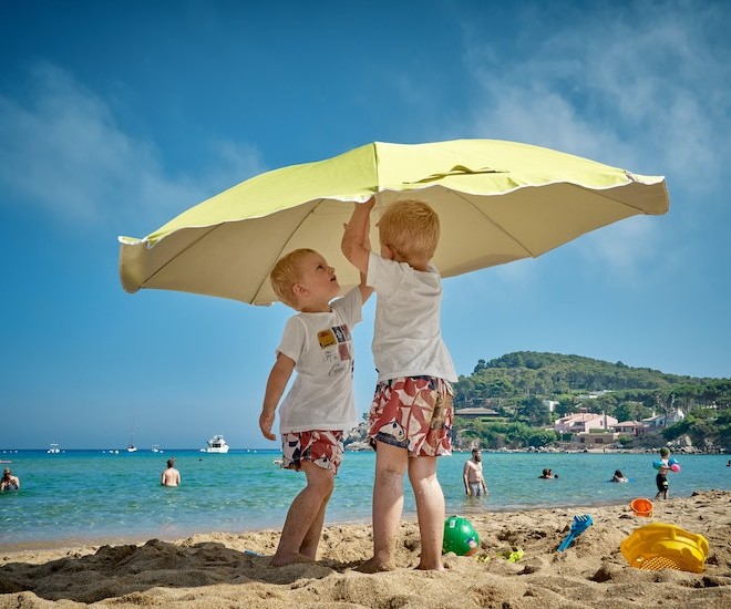 Babies under the umbrella