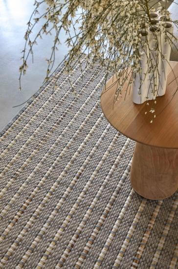 Wooden rods and woolen weaves of Goz rug.