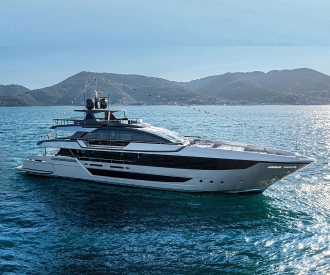 1-Riva-130-Bellissima-launch-1