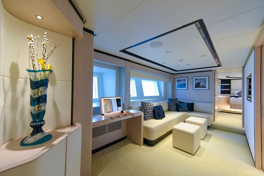 Gulf Craft Majesty 120 lower deck lobby