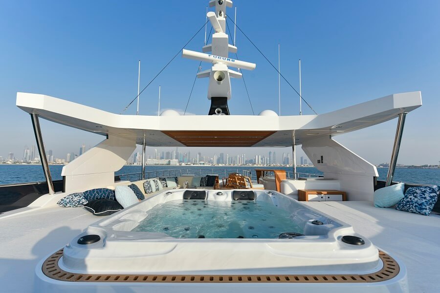 Gulf Craft Majesty 120 sun deck jacuzzi