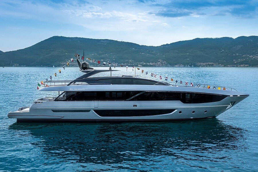 Riva 102’ Corsaro Super