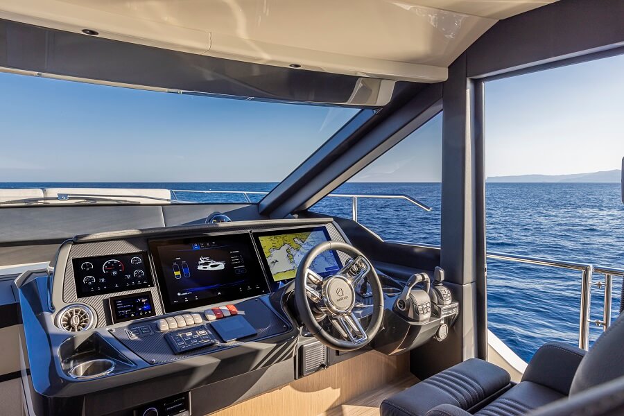 Absolute 56 Fly twin-seat helm