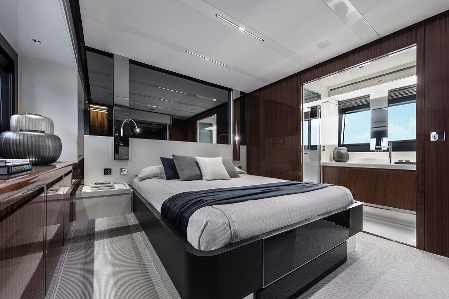 76' Bahamas Super master suite