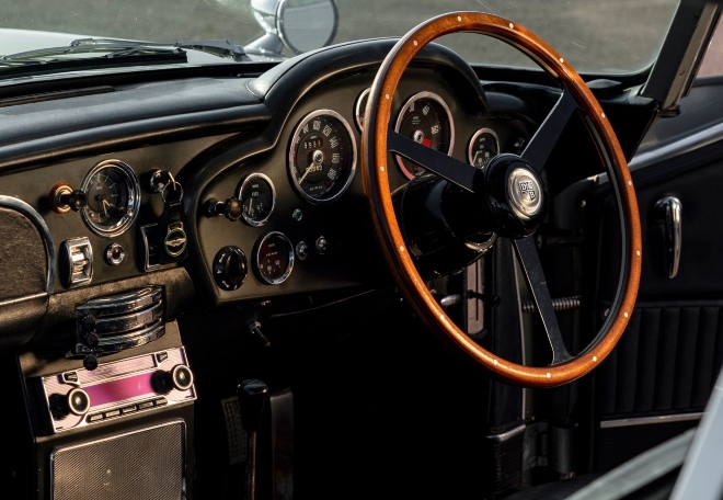 保存されている 1960 年代の DB5 の内部。 写真: 車、英国。