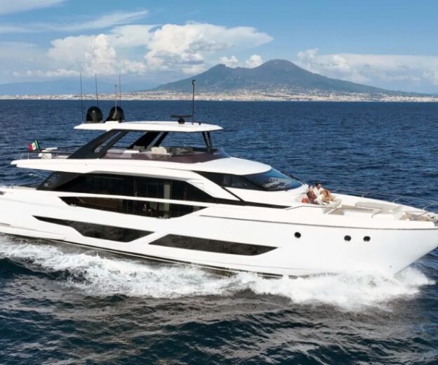 Ferretti Yachts 860
