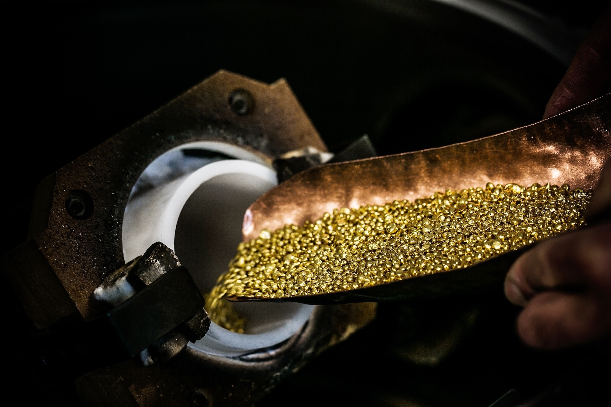 Gold material