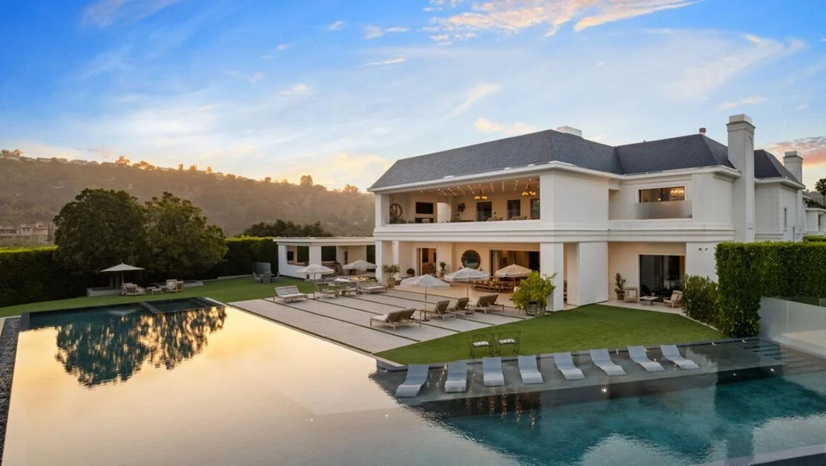 The sprawling home offers a large swimming pool and manicured gardens. Image: Stuff.co.nz.