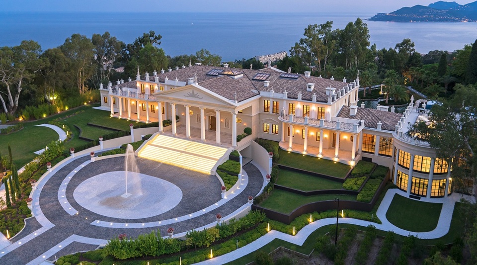 A Côte d'Azur property set in idyllic compounds. Image: Verzun.