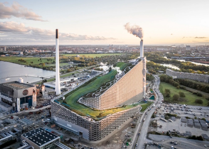 Copenhill is an energy factory offering a ski slope. Image: BIG.