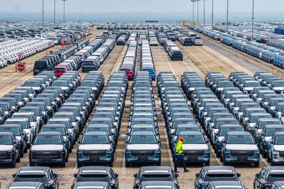 Overstock of EVs sitting at the dock. Image: Bloomberg.