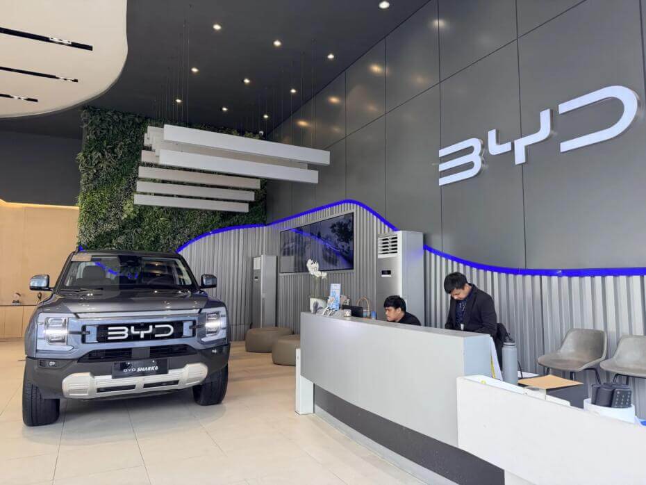 Many BYD showrooms worldwide dangle promotions to woo new buyers. Image: Bloomberg.