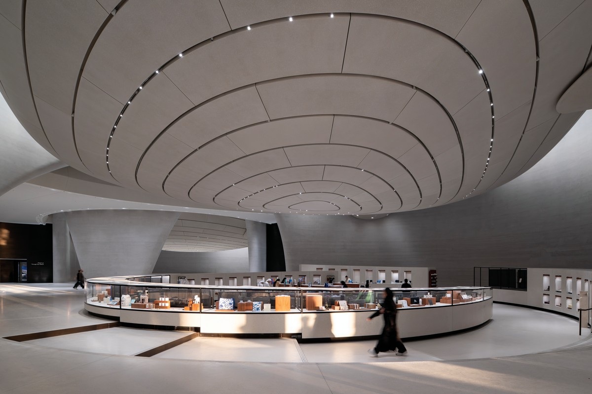 Visitors can wander the expansive and daylit ground floor and beneath five bulbous upper-level galleries. Image: Nigel Young.