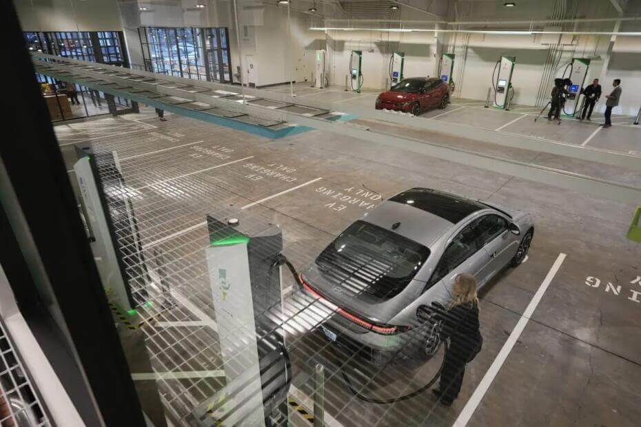 A US charging station with few cars. Image: The Star.
