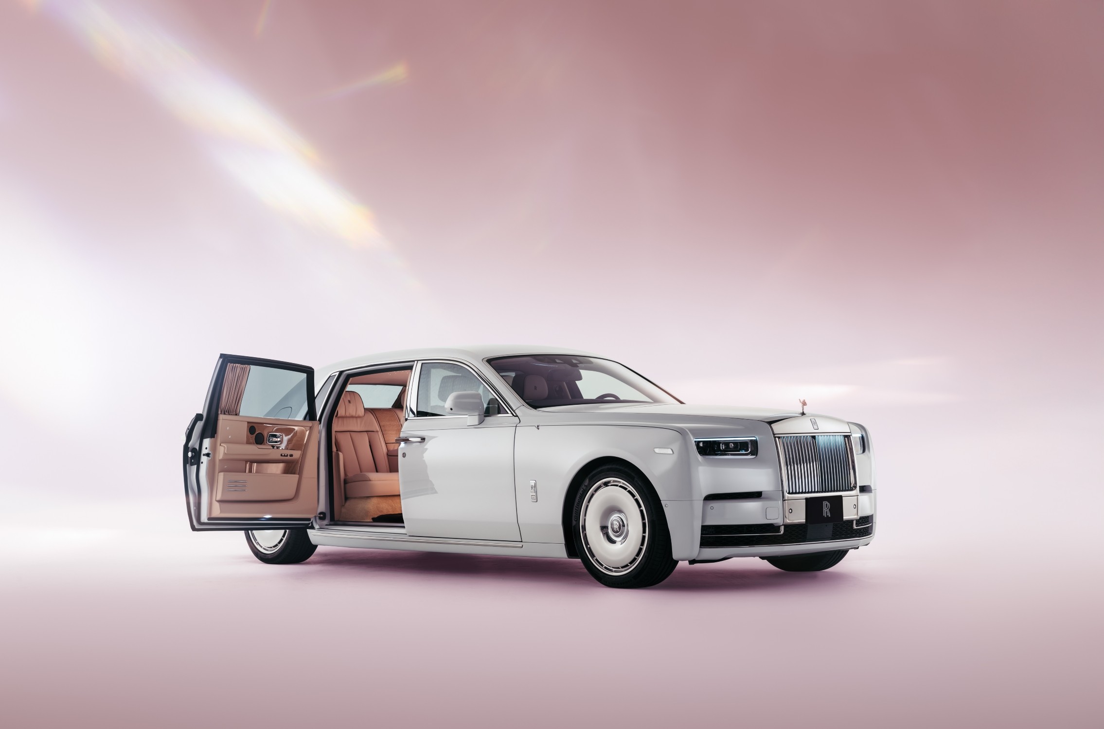 Rolls-Royce Present Phantom Cherry Blossom. Image: rolls-roycemotorcars.com.
