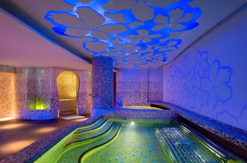 A spa pool at the AiRe Wellness at W Singapore. Image: W Singapore.